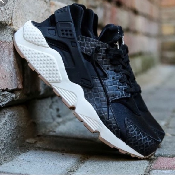 nike huarache crocs